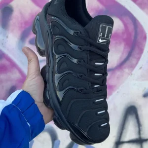 NIKE VAPOR MAX PLUS NEGRAS