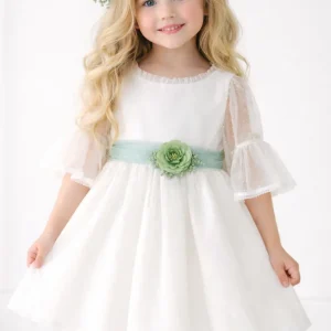 Vestido niña blanco y fajín en verde - de Coco Acqua Ceremonia 2025